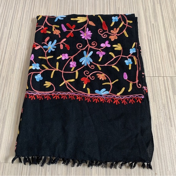 Beautifully Embroidered Shawl / Scarf / Table Covering NWOT - Picture 1 of 5